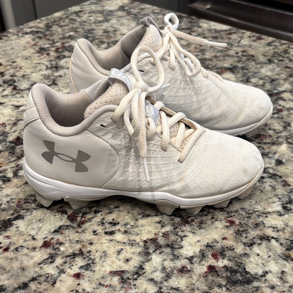 Under Armour Kids Cleats in White
